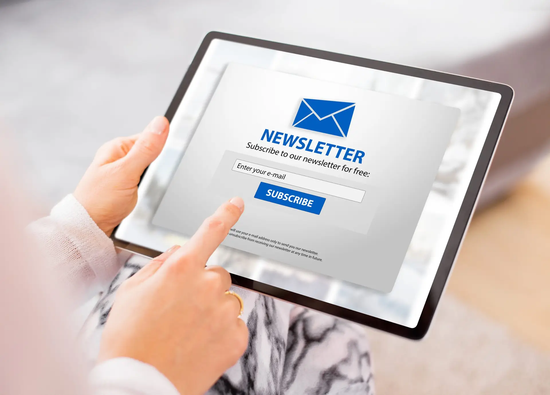 Newsletter Anmeldung auf einem Tablet