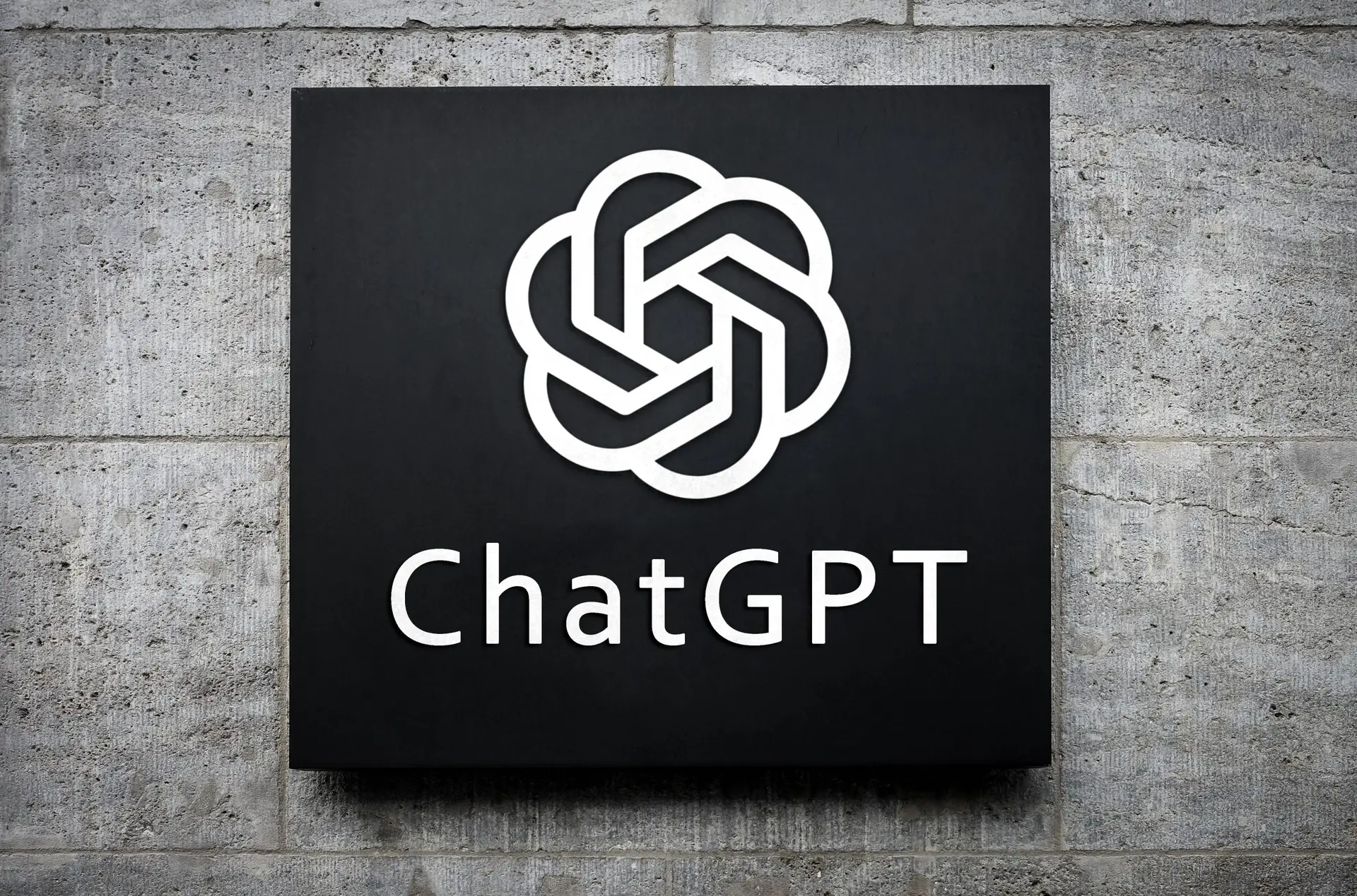 ChatGPT-Logo auf grauem Hintergrund